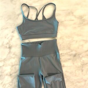 Women’s Vuori leggings and sports bra